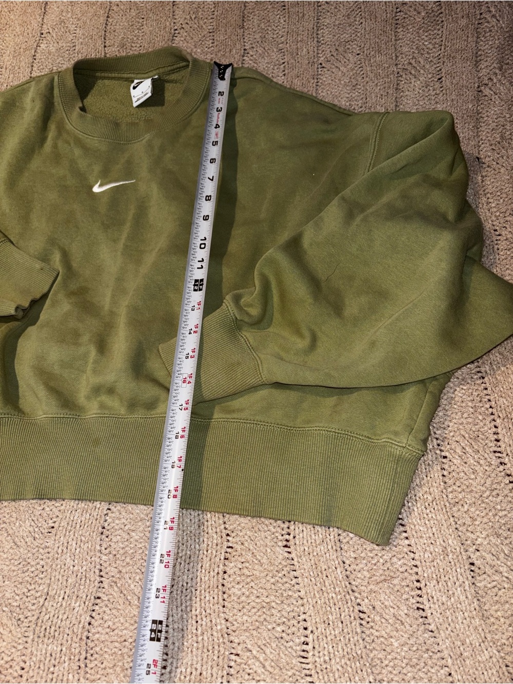 Nike Olive Green Crewneck Cropped Sweatshirt Boxy Fit Size Medium - Picture 3 of 6